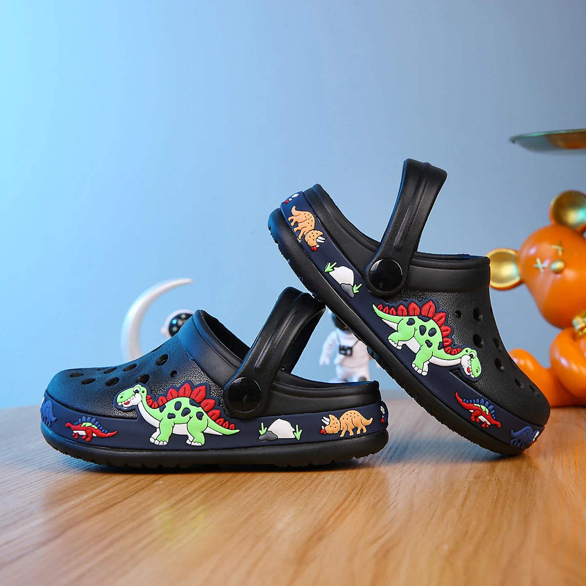 Boys' summer cartoon leisure beach garden cave shoes, comfortable and lightweight, non slip sandals