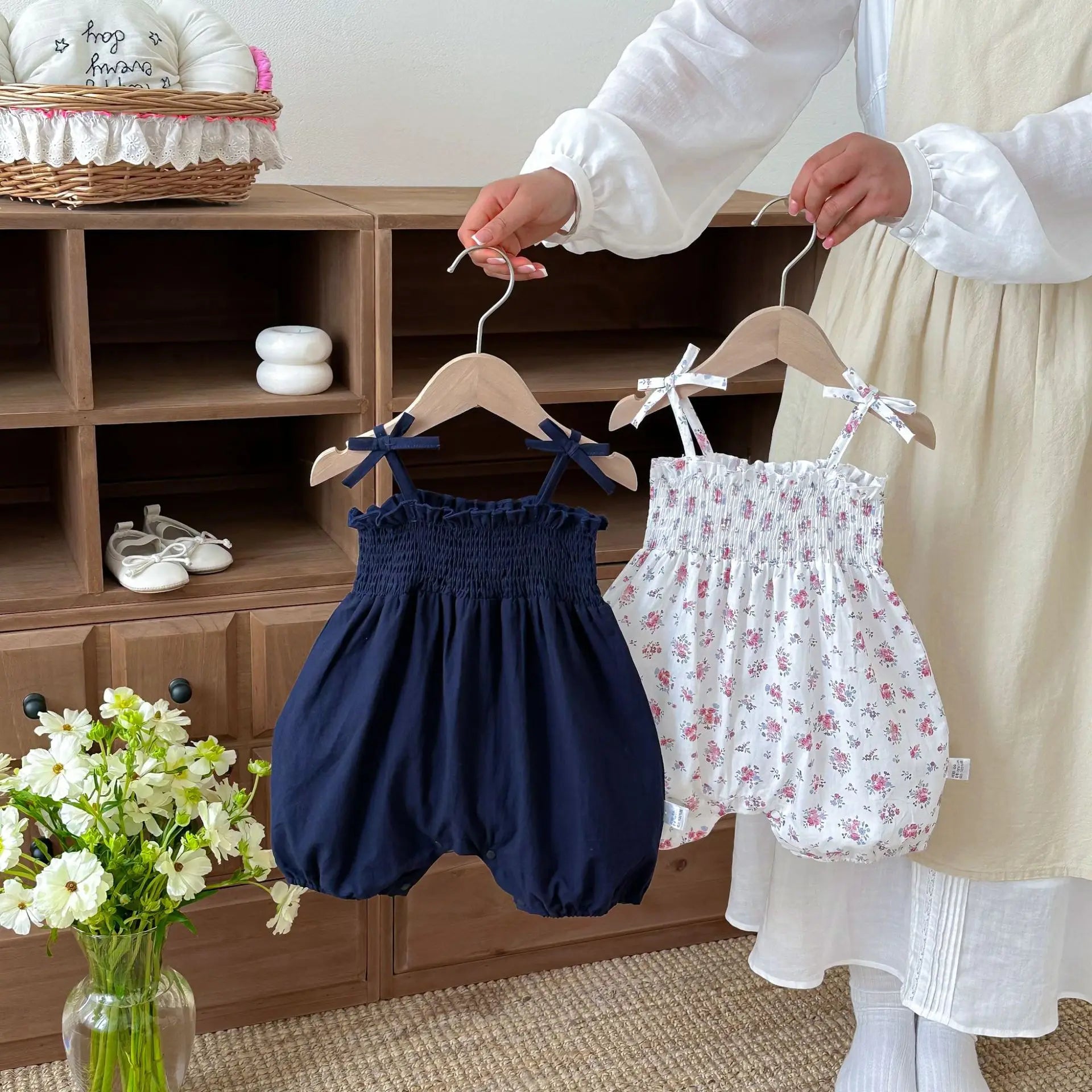 2026 New Summer 0-2Y Baby Clothes Fresh Floral/Solid Color Girls Romper with Bow Sling Smocked Elastic Waist Jumpsuit
