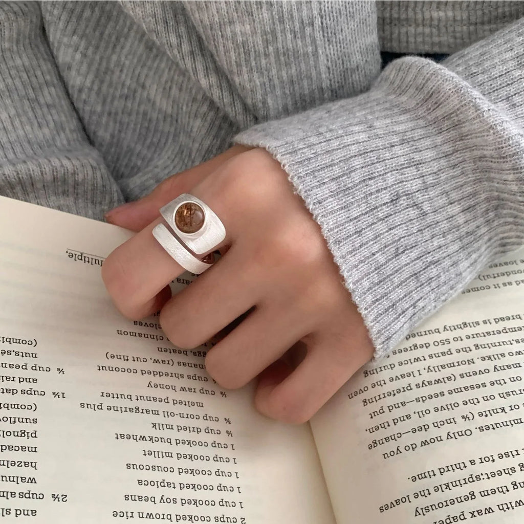WJFH-ARTS Exquisite Amber Stone Inlay Wire Drawing Process Open Ring For Women New Trend Brushed Metal Adjustable Rings Jewelry