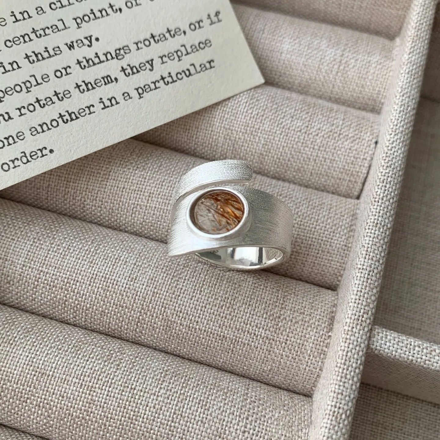 WJFH-ARTS Exquisite Amber Stone Inlay Wire Drawing Process Open Ring For Women New Trend Brushed Metal Adjustable Rings Jewelry