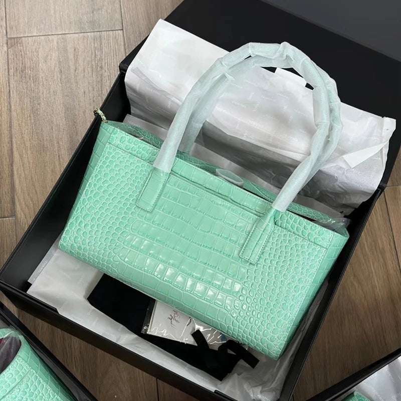 Vintage Luxury Crocodile Print Clutch in Emerald Green