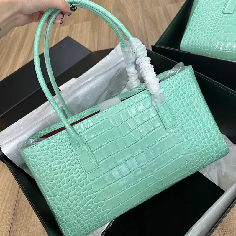Vintage Luxury Crocodile Print Clutch in Emerald Green